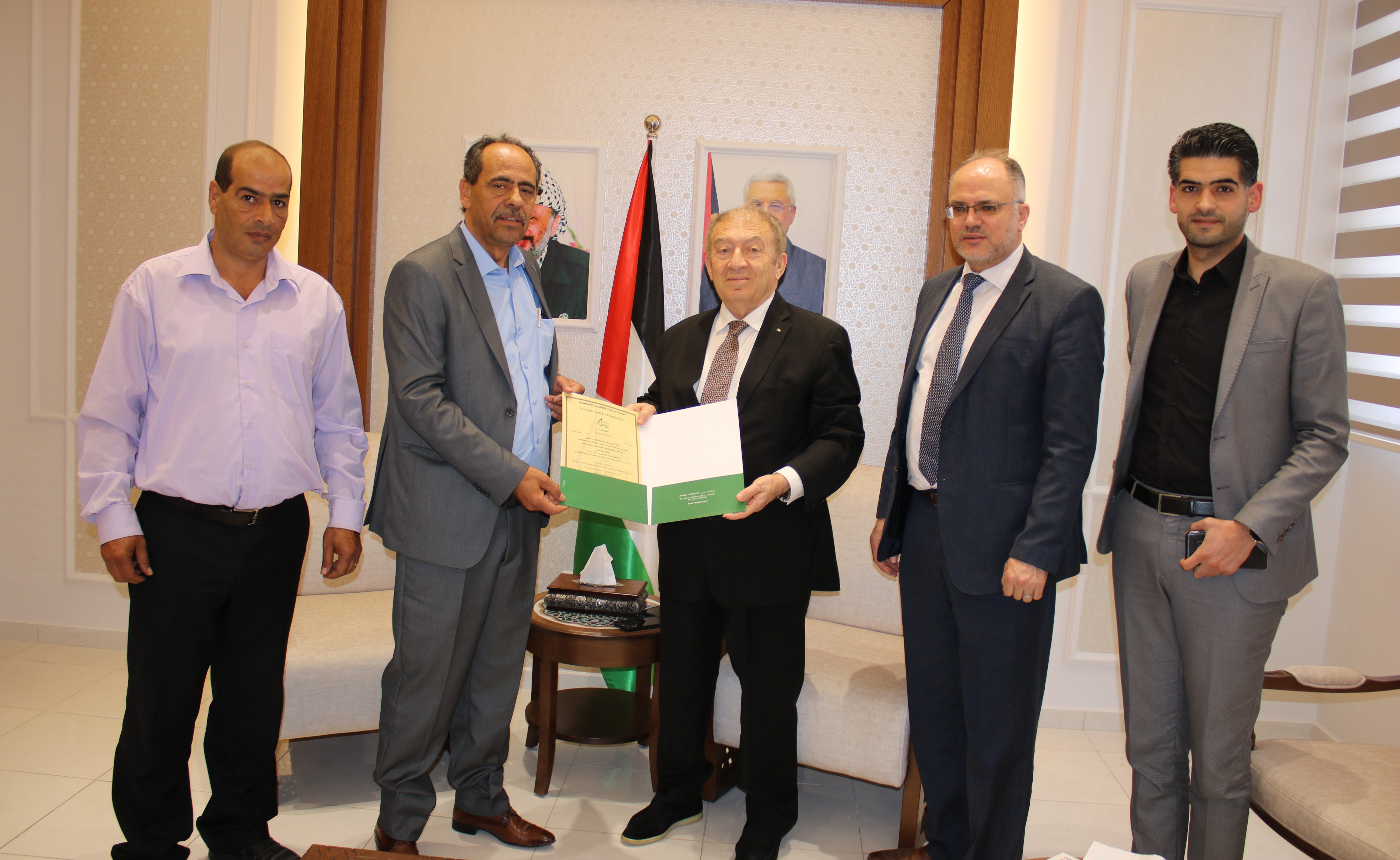 المواصفات والمقاييس تمنح شهادة جودة لوحدات الأبواب المقاومة للحريق